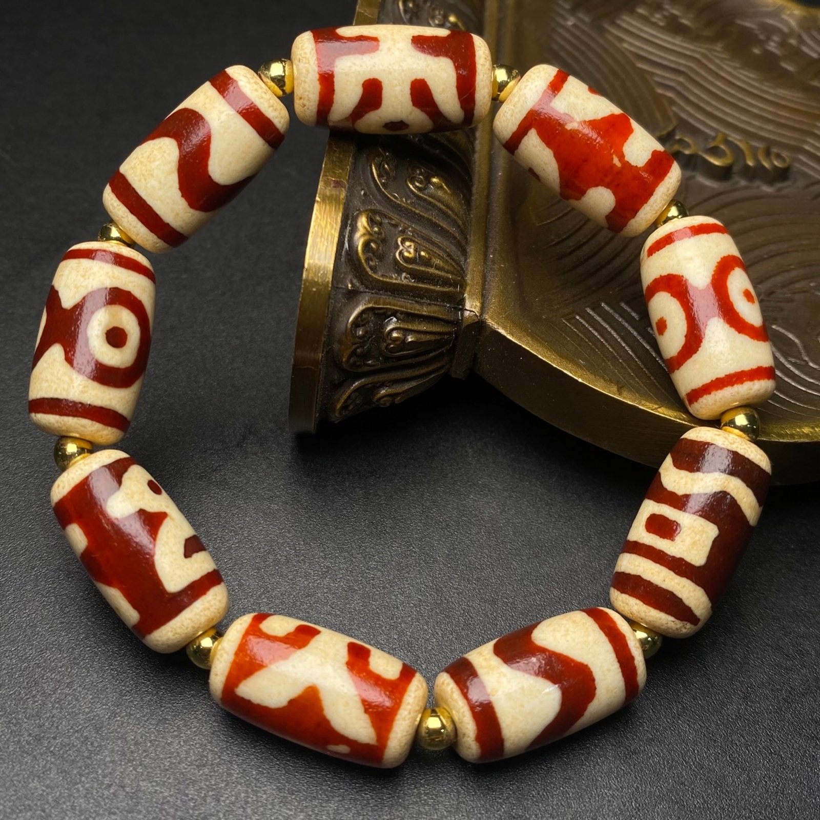 An Exquisite Dzi Bead Bracelets - 7