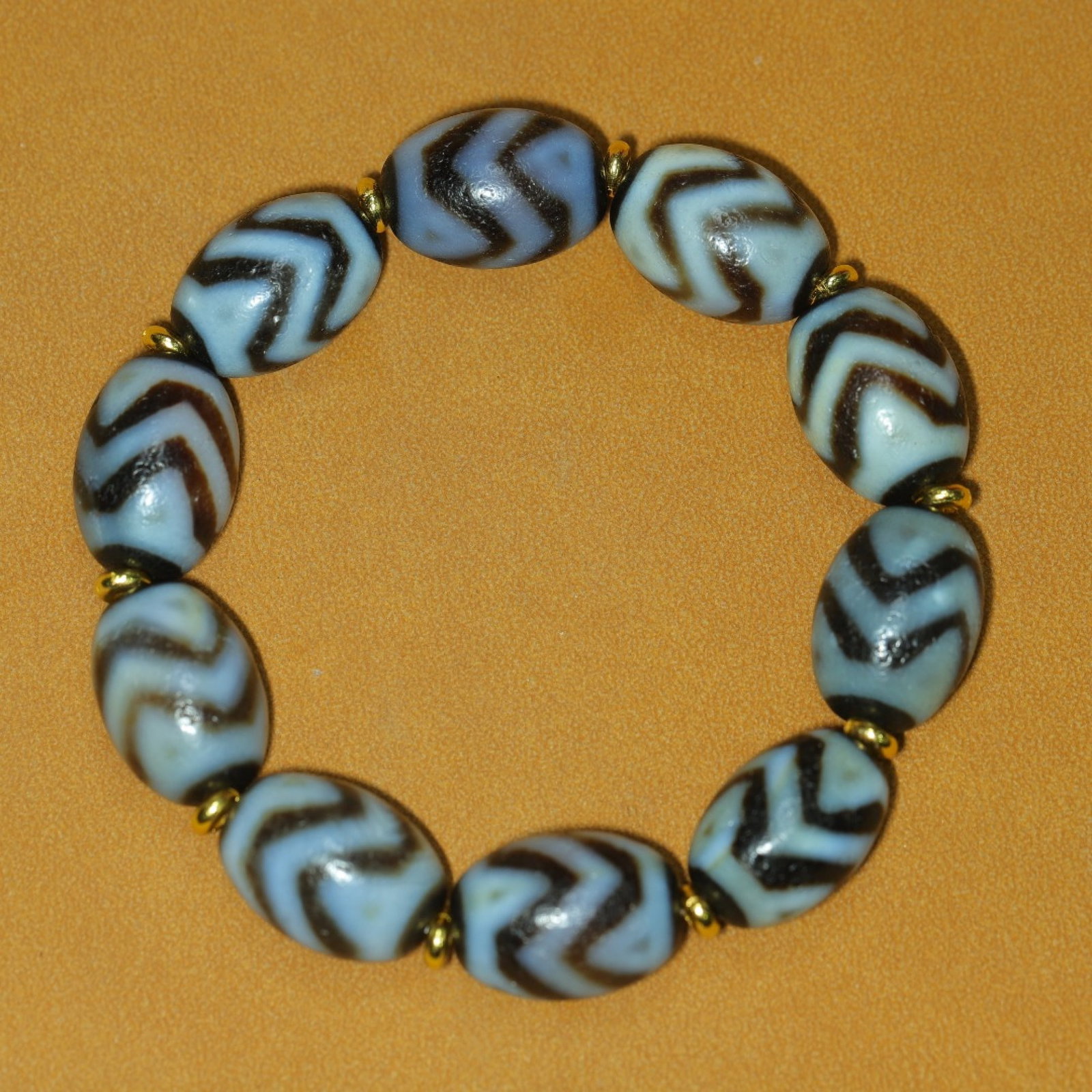 An Exquisite Dzi Bead Bracelets - 3