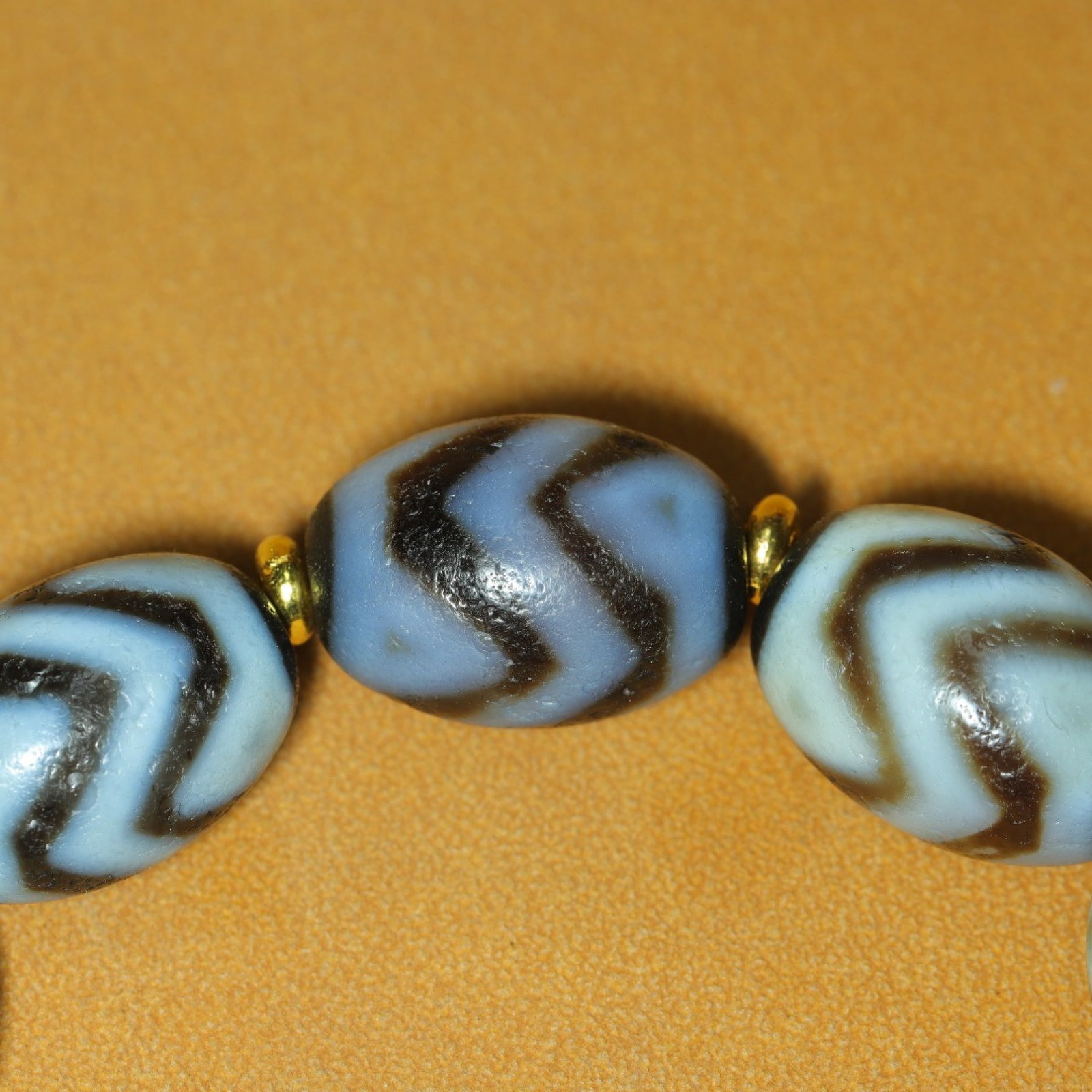 An Exquisite Dzi Bead Bracelets - 5