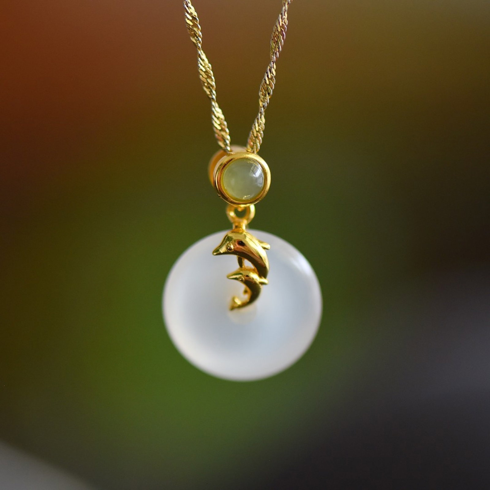 An Exquisite Sterling Silver-Gold Plated Inlaid Agate Pendant: An Exquisite Sterling Silver-Gold Plated Inlaid Agate Pendant,Size:16mmx16mm 寓意:象征着幸运和快乐 纯银镀金镶&