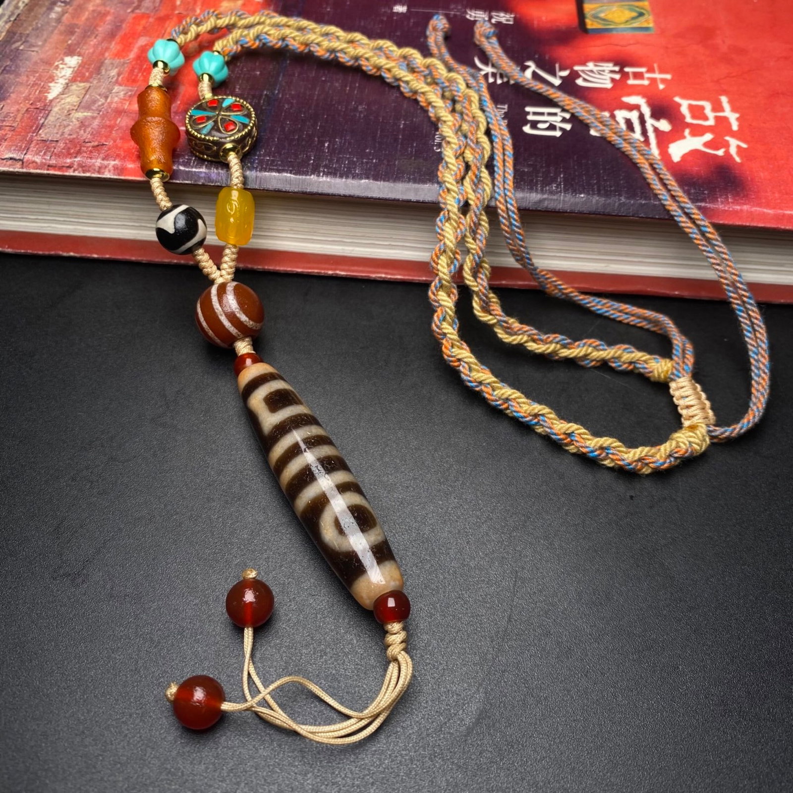 An Exquisite Dzi Bead Necklace: An Exquisite Dzi Bead Necklace,Size:55mmx12mm 天珠项链