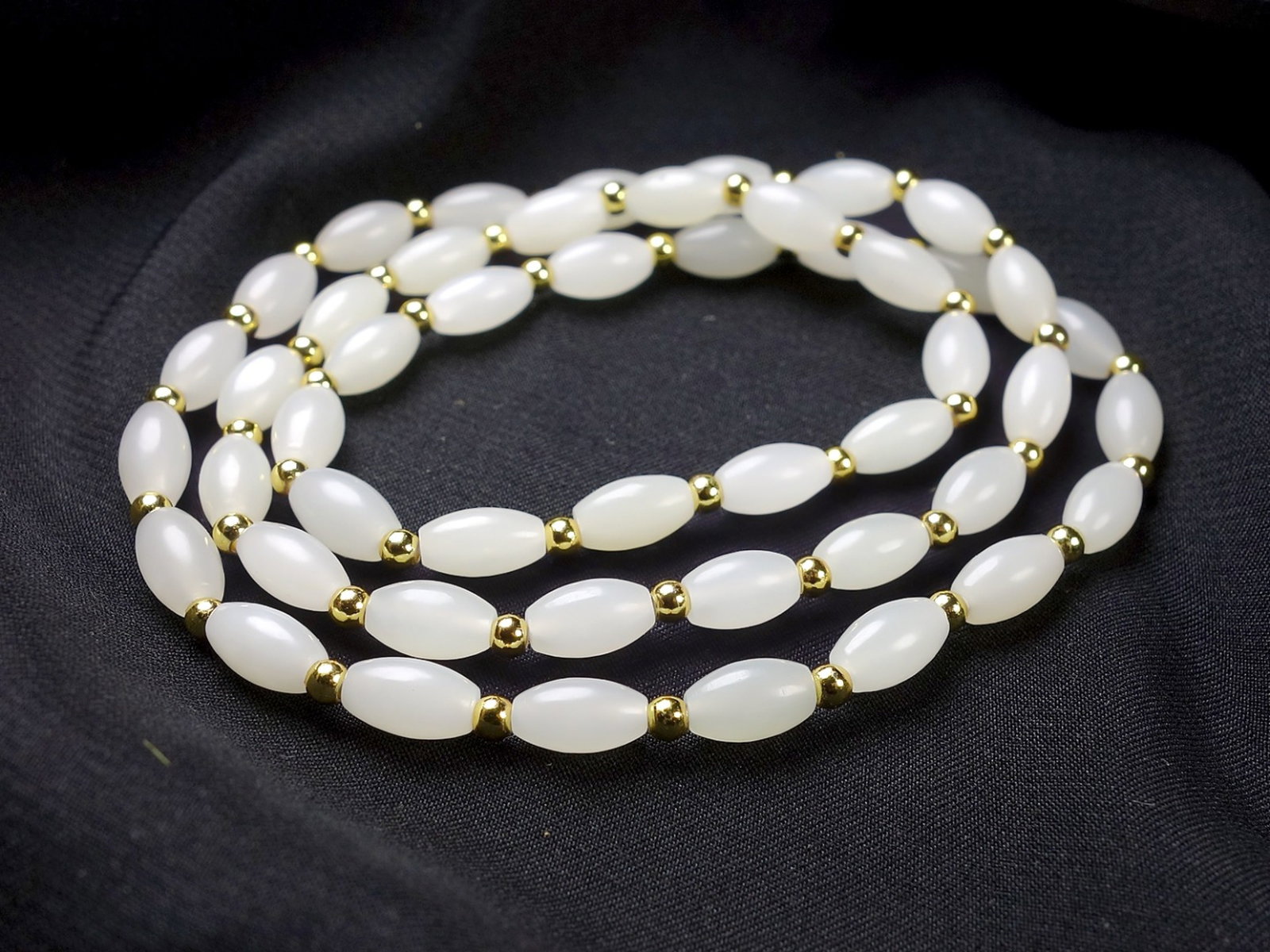 An Exquisite White Jade Bracelets - 2