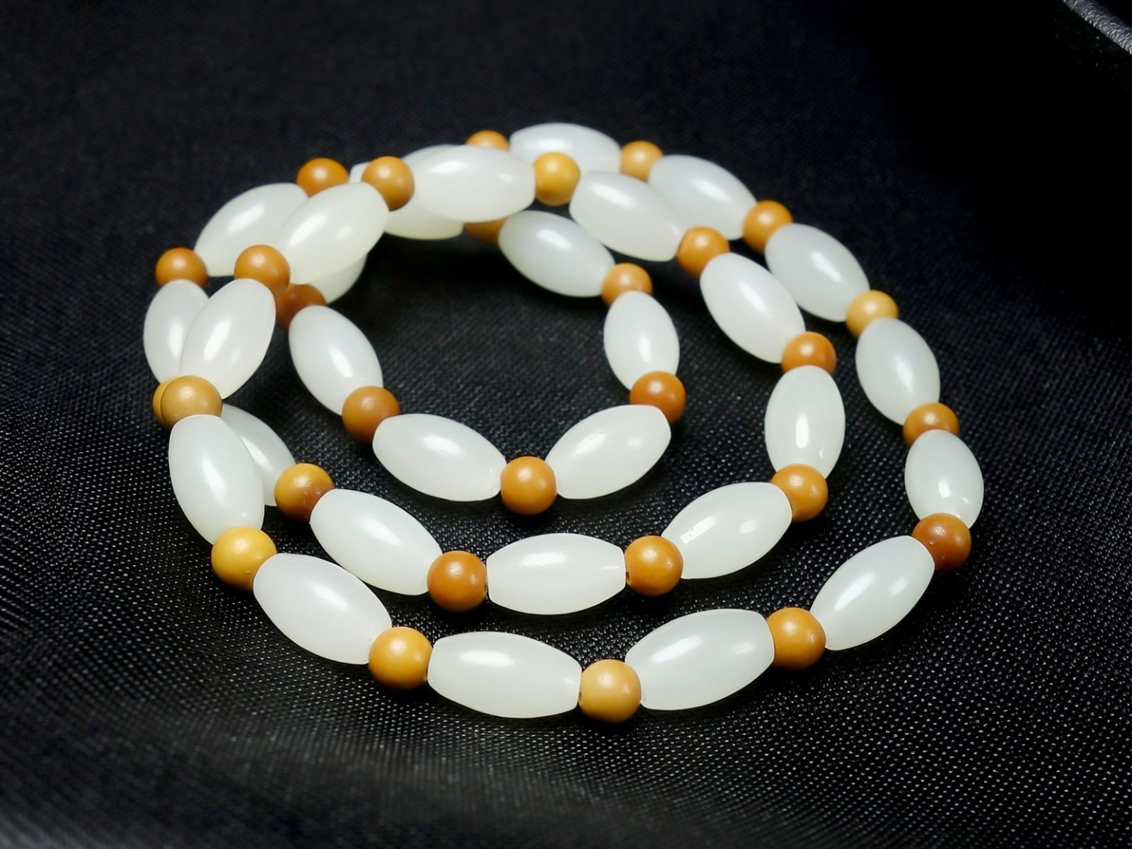 An Exquisite White Jade Bracelets - 5
