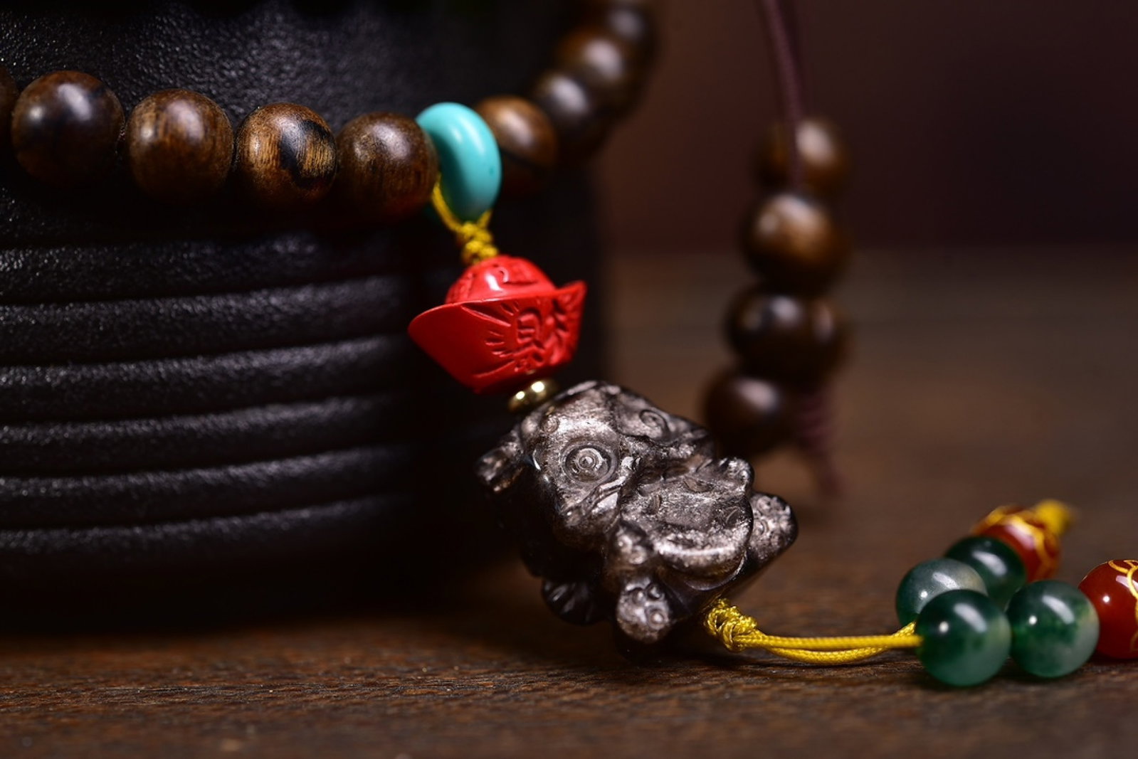 An Exquisite Eaglewood Bracelets - 4