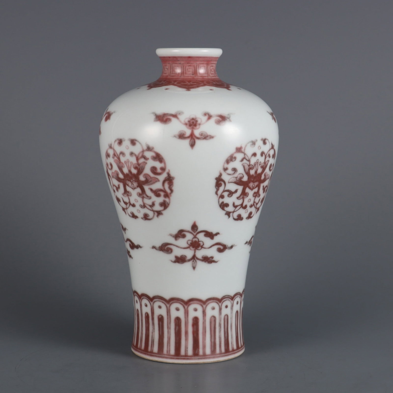 An Exquisite Underglaze-Red Flower Pattern Vase - 2