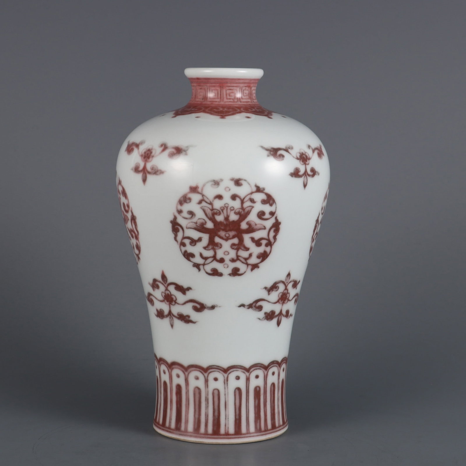 An Exquisite Underglaze-Red Flower Pattern Vase - 3