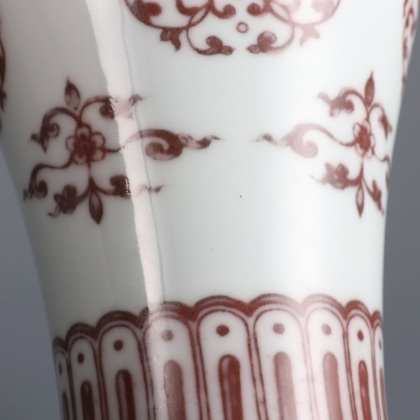An Exquisite Underglaze-Red Flower Pattern Vase - 7