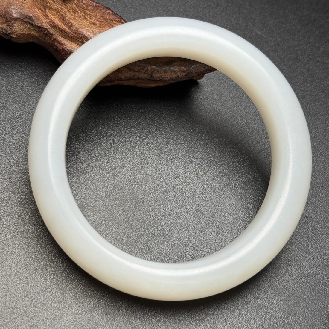 An Exquisite White Jade Bracelets - 2