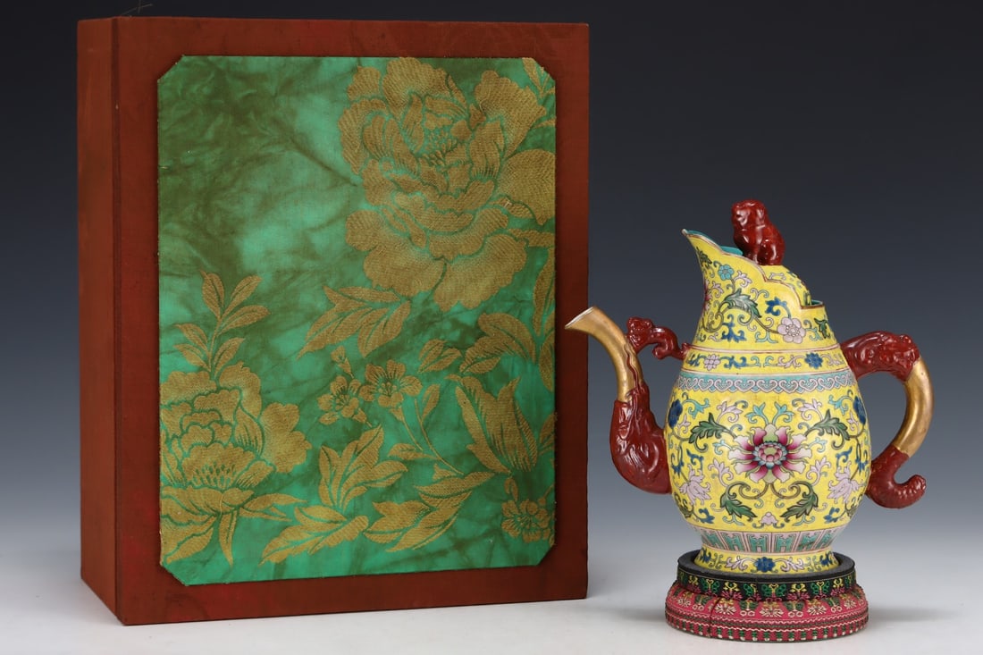 An Exquisite Enamel Lotus Pattern Ewer - 2