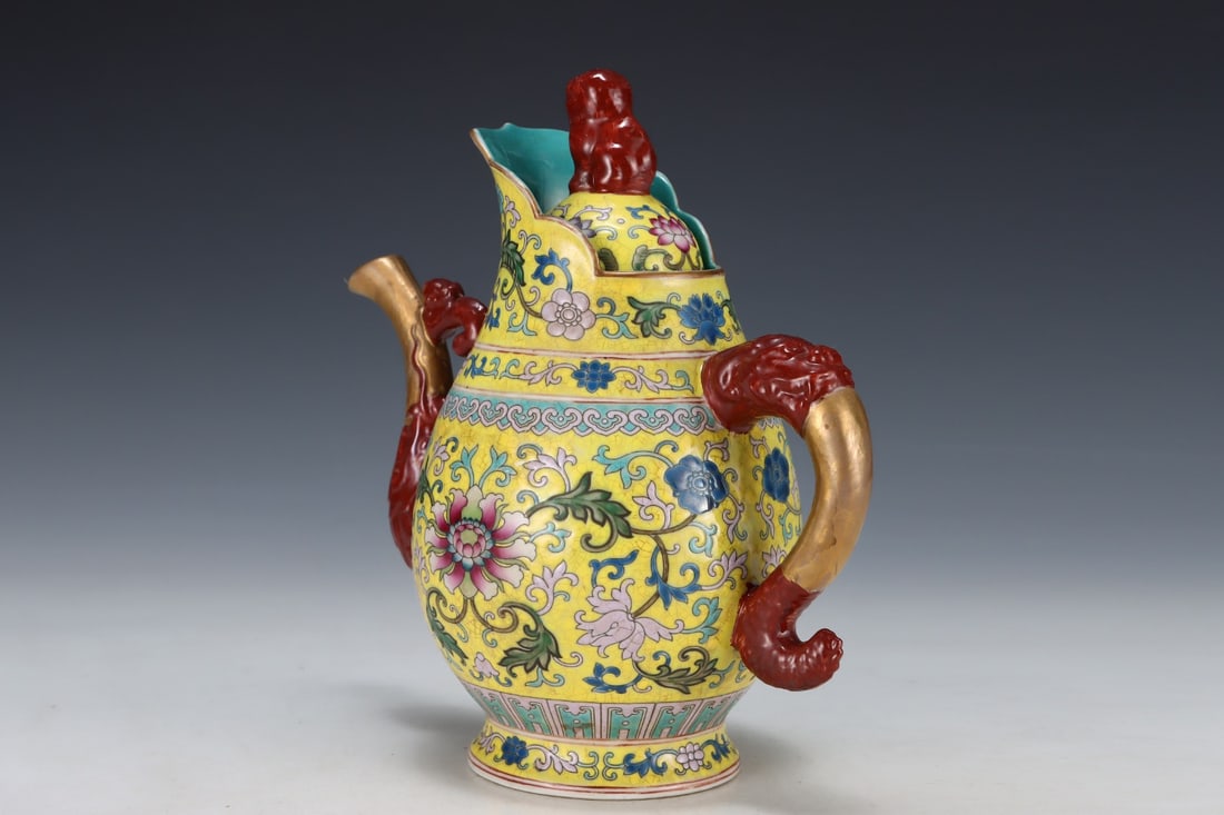 An Exquisite Enamel Lotus Pattern Ewer - 3