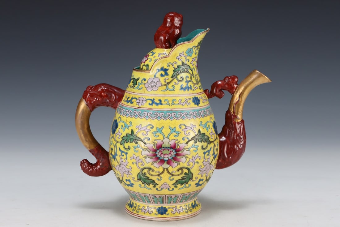 An Exquisite Enamel Lotus Pattern Ewer - 4