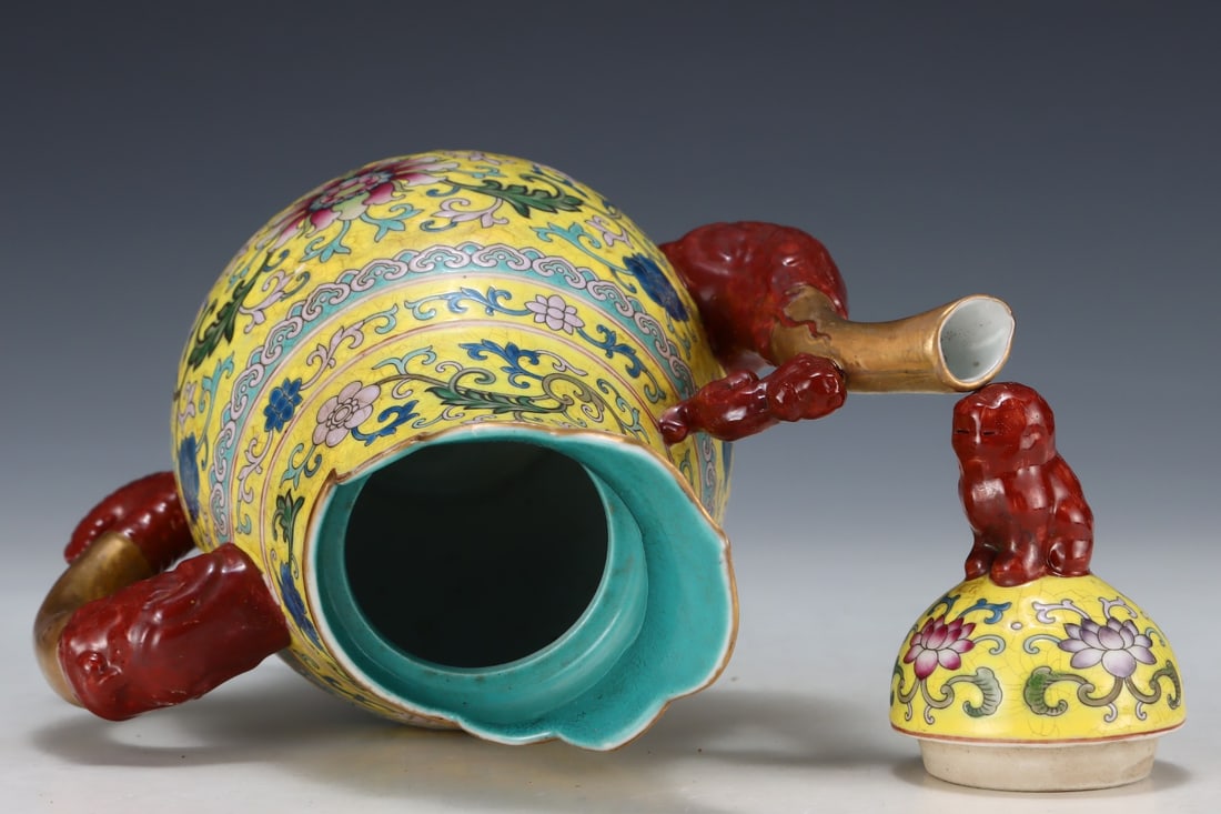 An Exquisite Enamel Lotus Pattern Ewer - 7