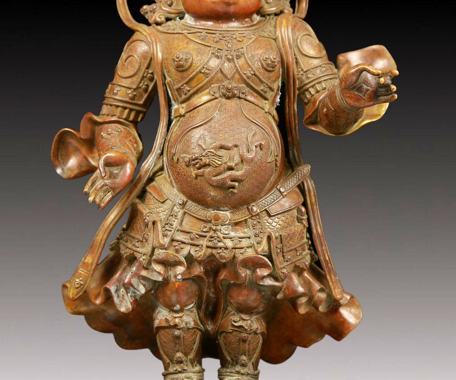 A solemn bronze figure - 3