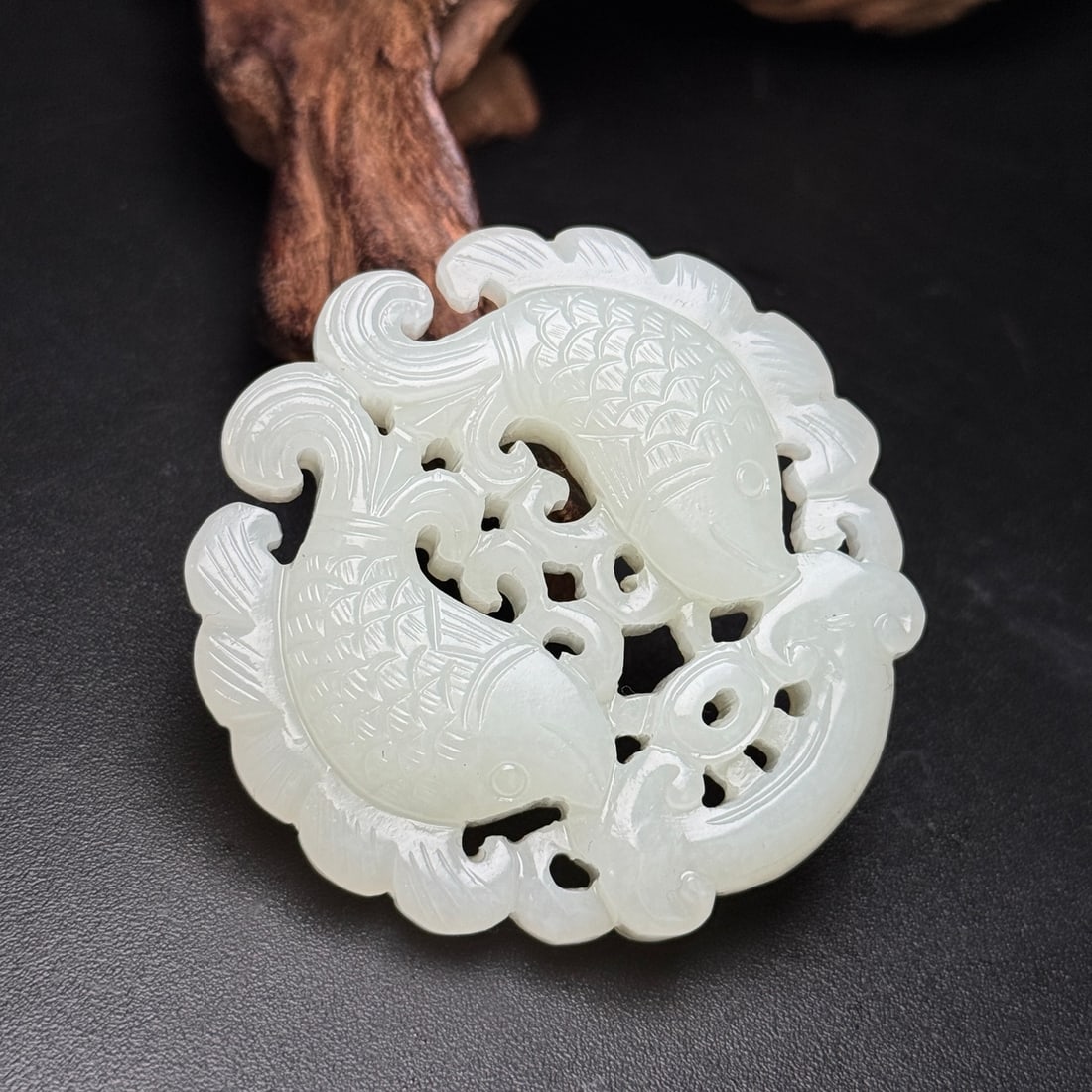 An Exquisite White Jade Fish Pattern Pendant - 2