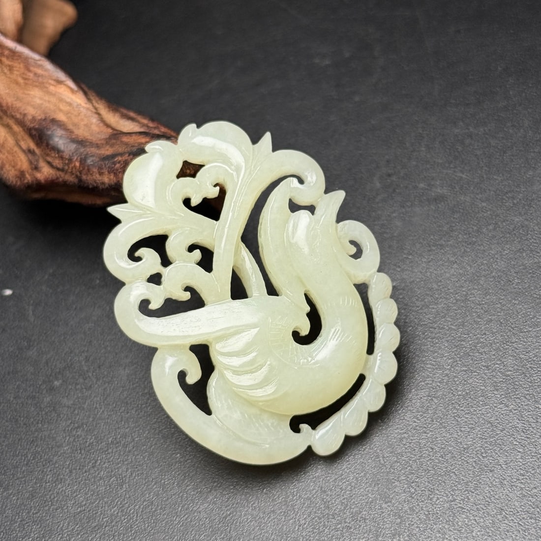 An Exquisite White Jade Crane Pattern Pendant - 2