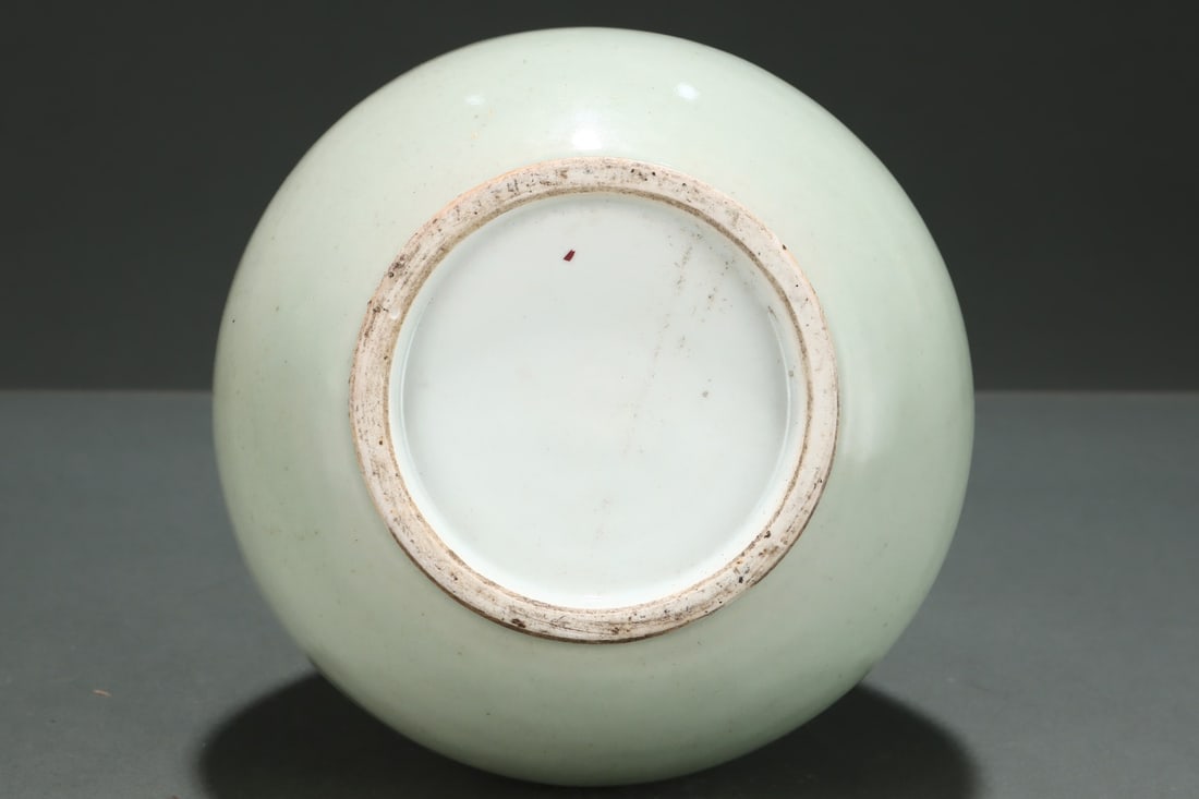 An Exquisite Celadon Glazed Vase - 9