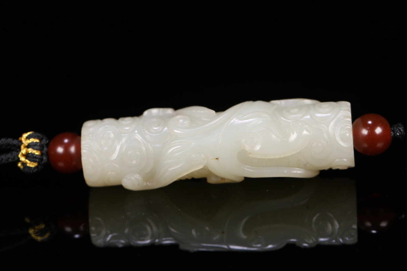 An Exquisite White Jade Dragon Pattern Pendant - 2
