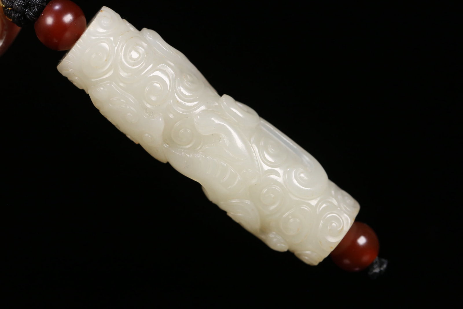 An Exquisite White Jade Dragon Pattern Pendant - 3