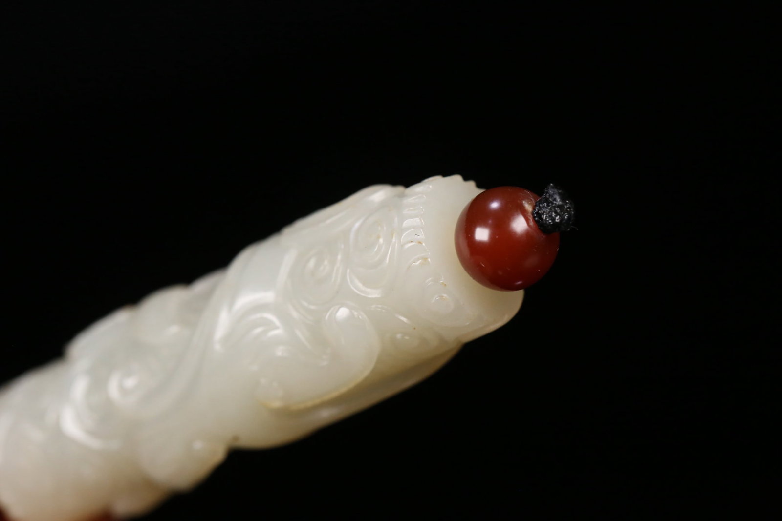 An Exquisite White Jade Dragon Pattern Pendant - 4