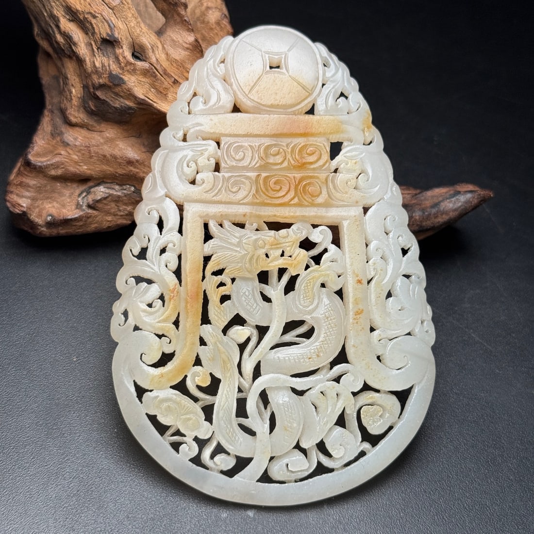 An Exquisite White Jade Dragon Pattern Pendant: An Exquisite White Jade Dragon Pattern Pendant,Qing Dynasty,China,Size:4.3inx2.8inx0.2in,Weight:70g,白玉龙纹挂件,中国清代