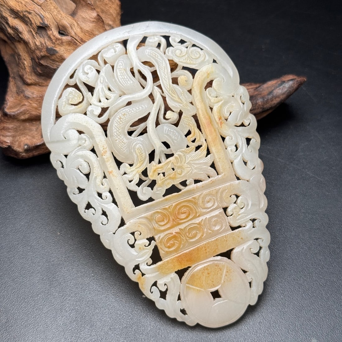An Exquisite White Jade Dragon Pattern Pendant - 2