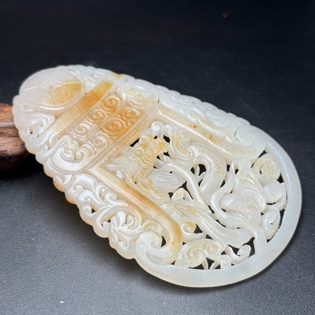 An Exquisite White Jade Dragon Pattern Pendant - 5