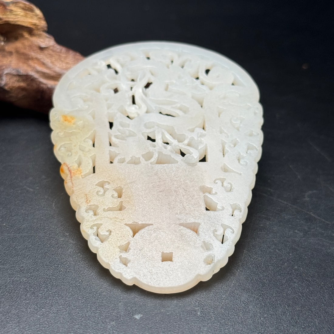 An Exquisite White Jade Dragon Pattern Pendant - 6