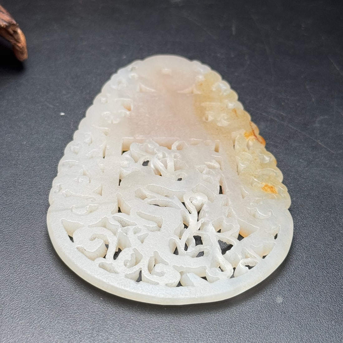 An Exquisite White Jade Dragon Pattern Pendant - 7