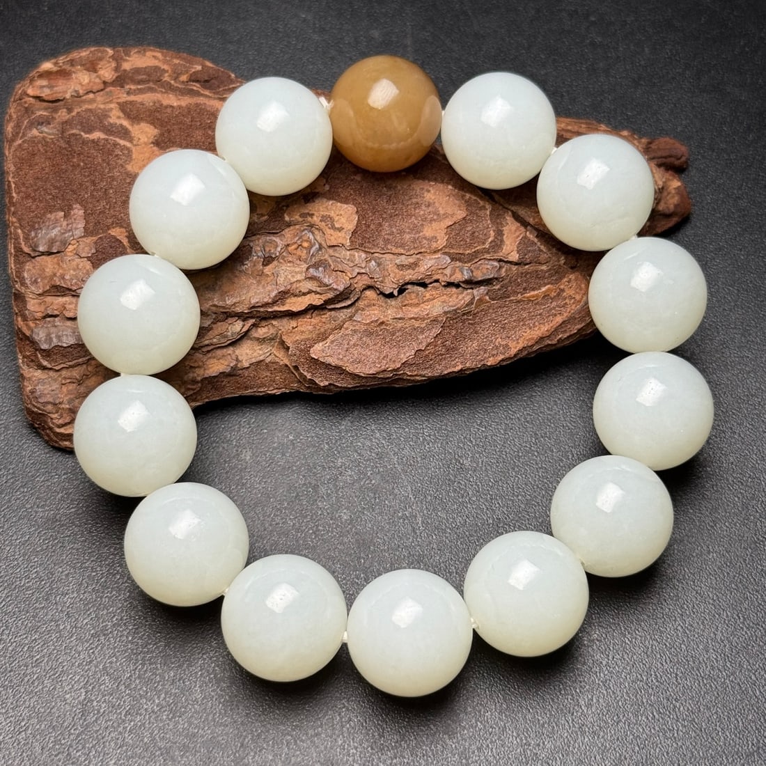 An Exquisite White Jade Bracelets - 2