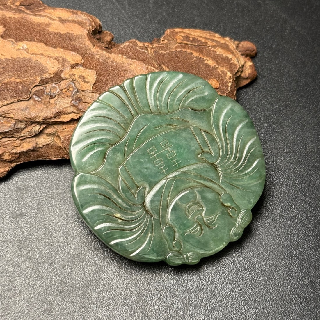 An Exquisite Jadeite Figure Pattern Pendant - 2