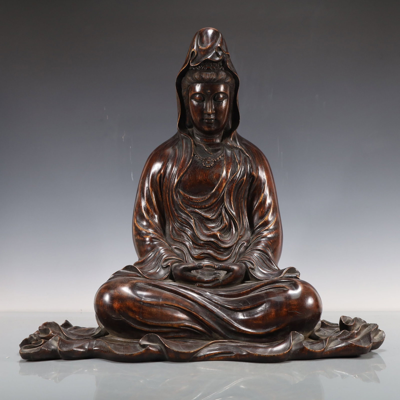 An Exquisite Eaglewood Statue of Avalokitesvara: An Exquisite Eaglewood Statue of Avalokitesvara,Qing Dynasty,China,Size:19.7inx11inx20.1in,Weight:2850g,沉香木观音像,中国清代