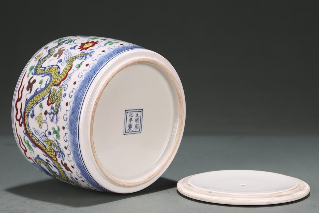 An Exquisite Doucai Lotus Pattern Dragon Pattern Jar - 8