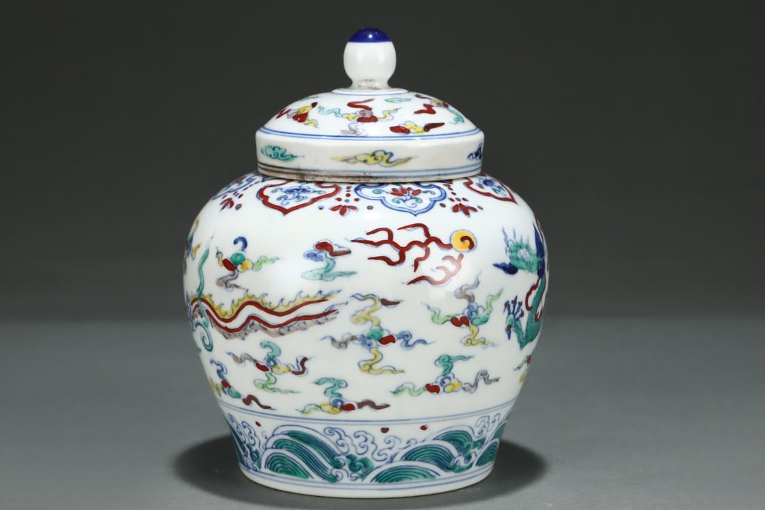 An Exquisite Doucai Seawater Pattern Dragon Pattern Jar - 3