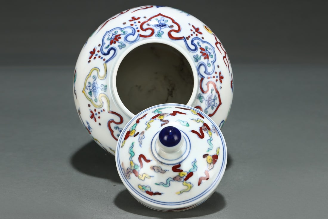 An Exquisite Doucai Seawater Pattern Dragon Pattern Jar - 7