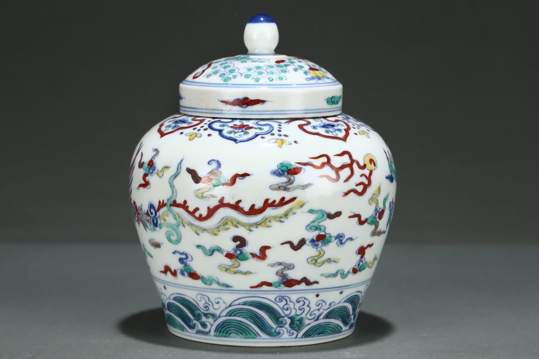 An Exquisite Doucai Seawater Pattern Dragon Pattern Jar - 3