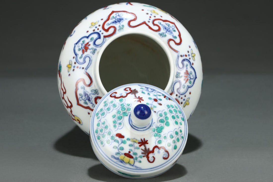 An Exquisite Doucai Seawater Pattern Dragon Pattern Jar - 7