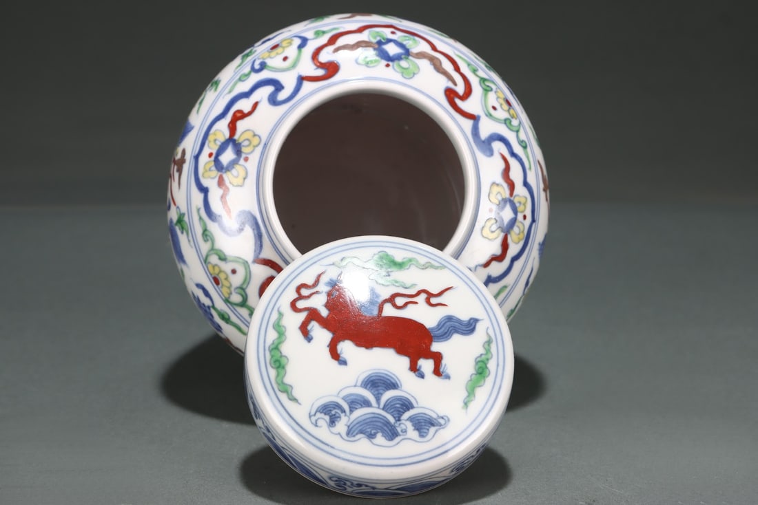 An Exquisite Doucai Auspicious Beast Pattern Lotus Pattern Jar - 7