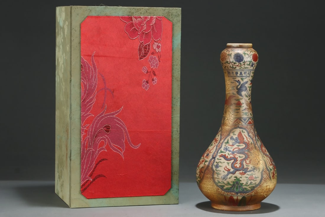 An Exquisite Wucai Dragon Pattern Crane Pattern Lotus Pattern Vase - 2