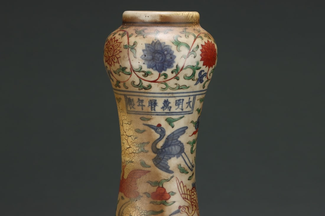 An Exquisite Wucai Dragon Pattern Crane Pattern Lotus Pattern Vase - 3