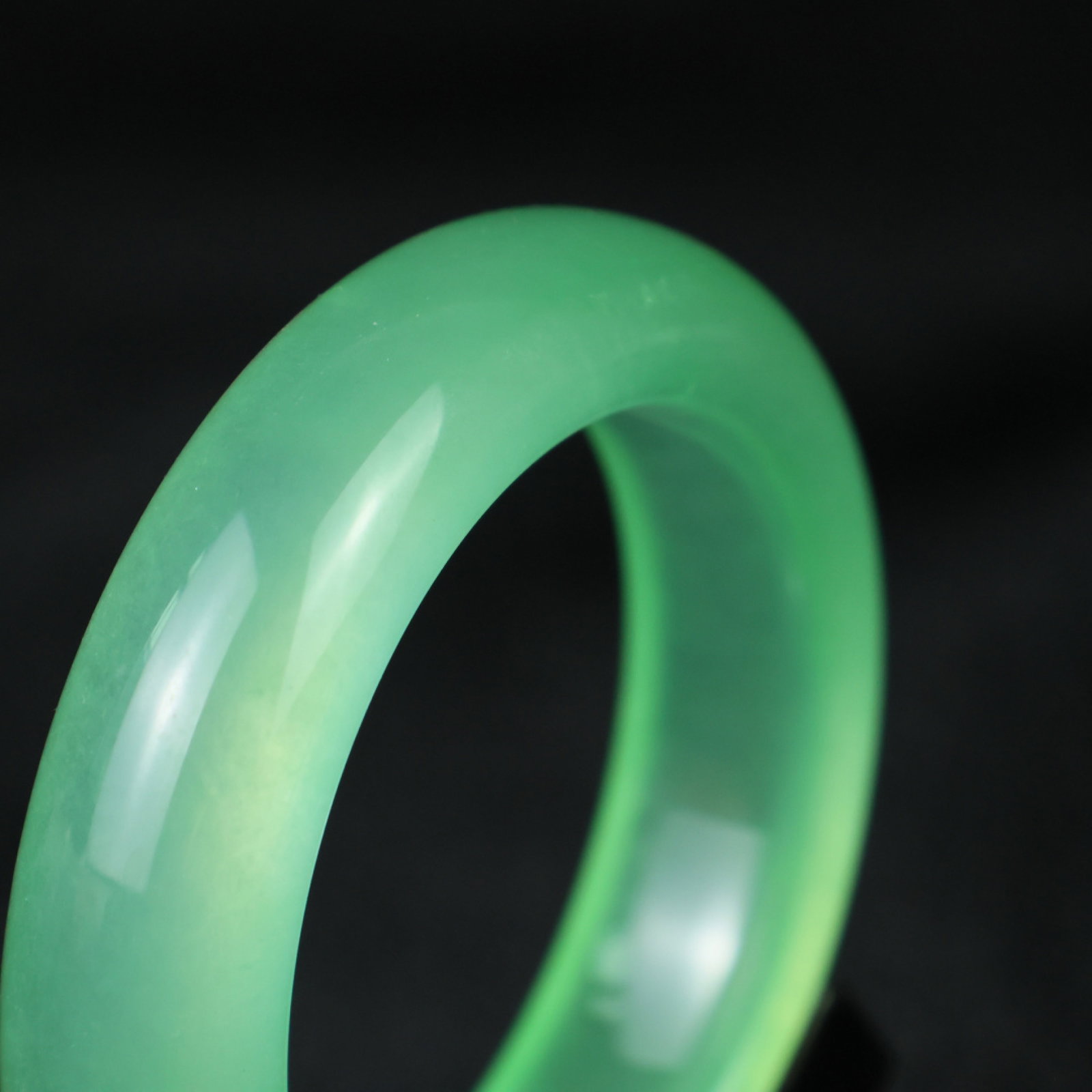 An Exquisite Jadeite Bracelets - 3