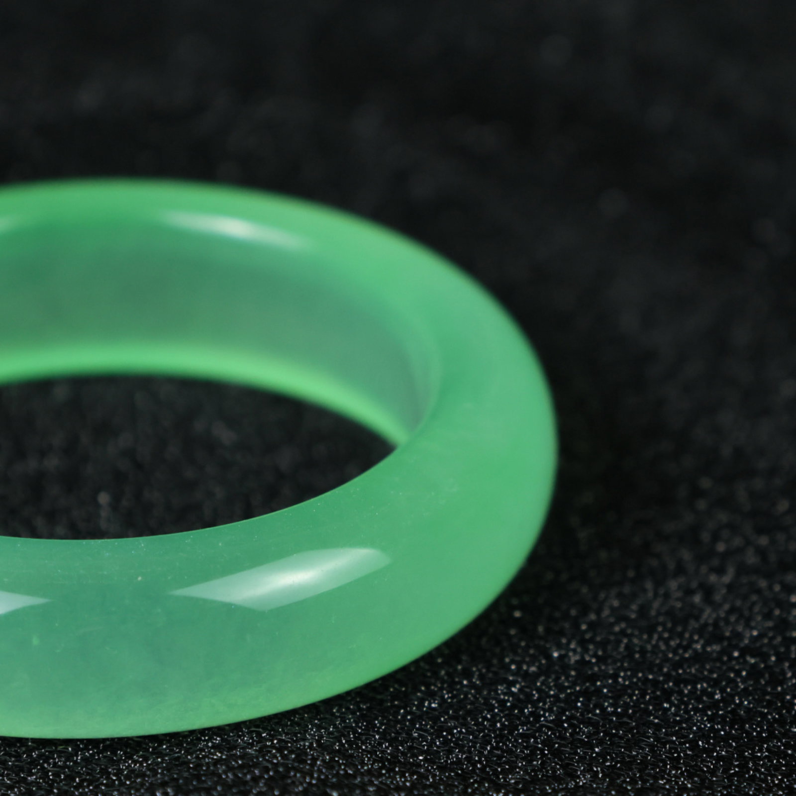An Exquisite Jadeite Bracelets - 7