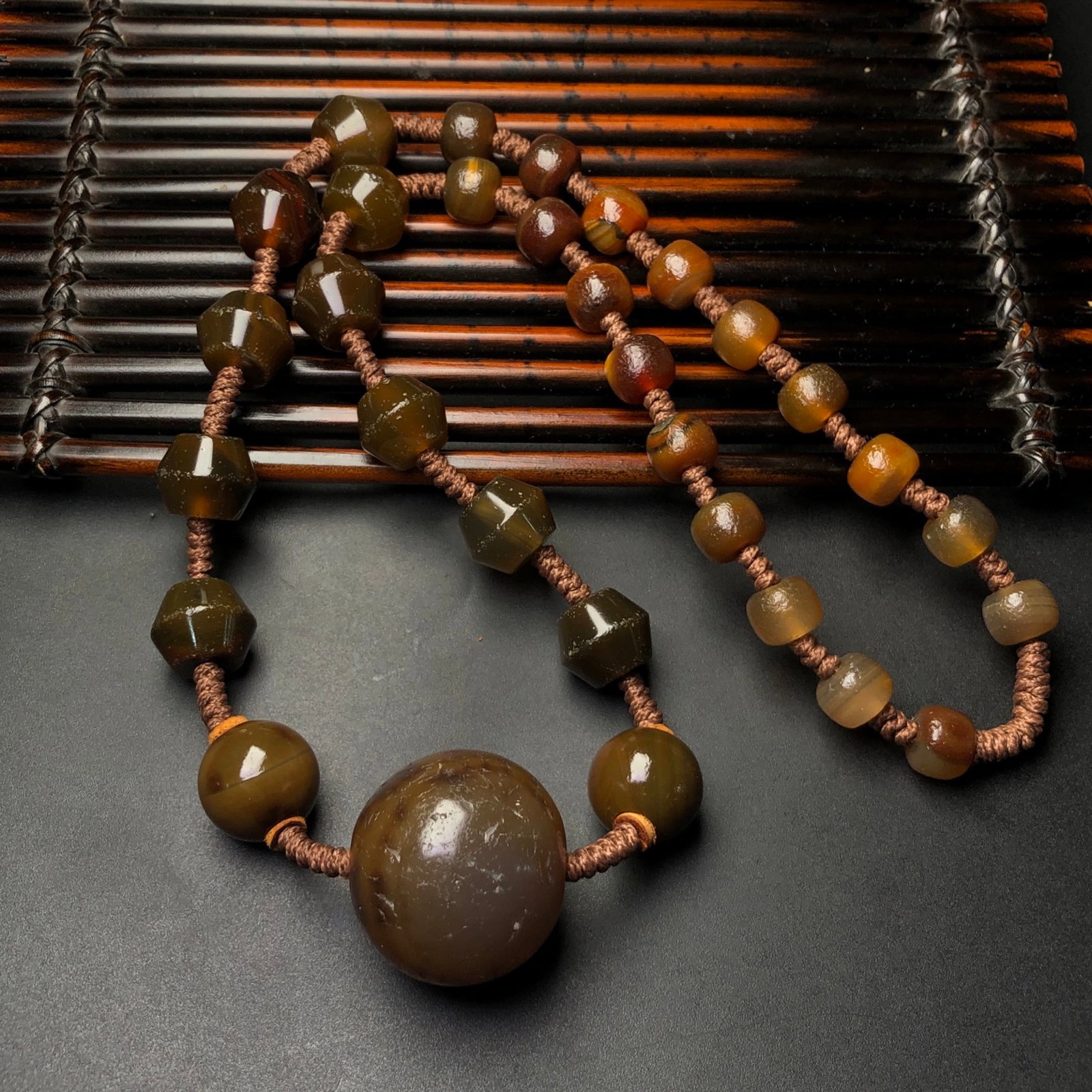An Exquisite Agate Necklace - 3