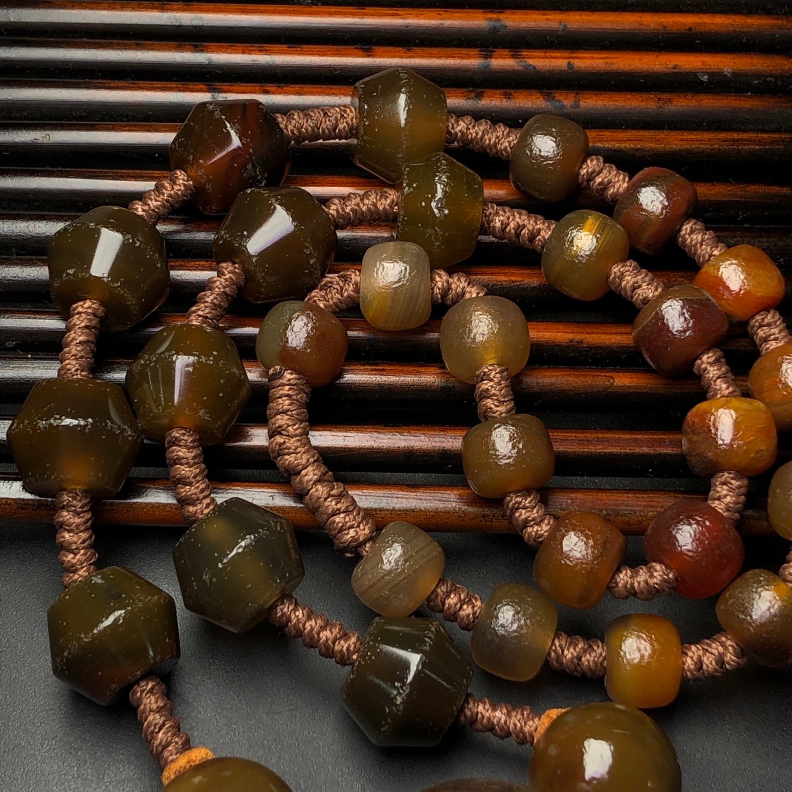 An Exquisite Agate Necklace - 7