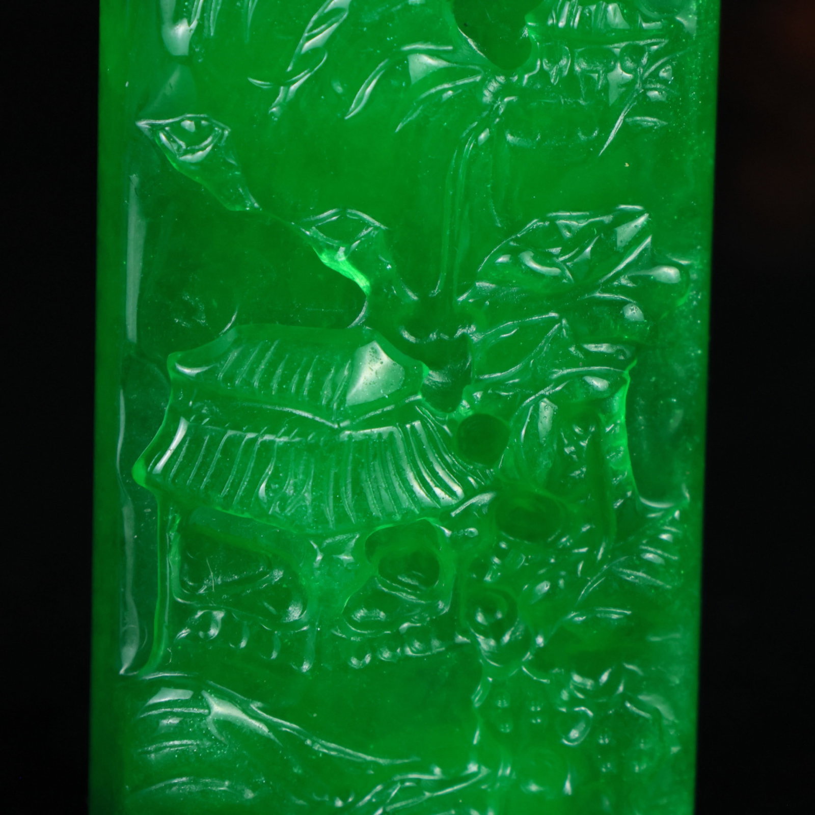 An Exquisite Jadeite Landscape Pattern Pendant - 2