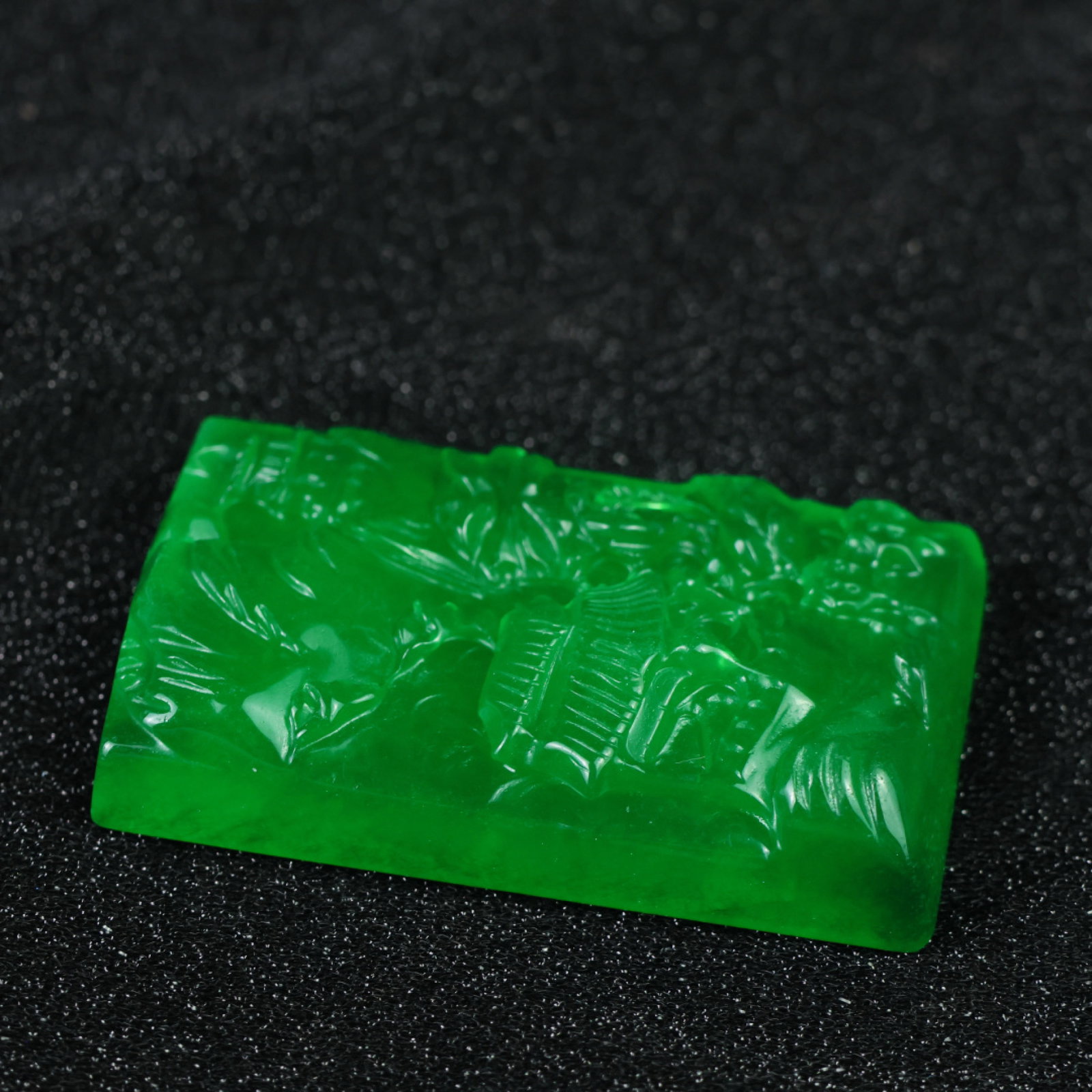 An Exquisite Jadeite Landscape Pattern Pendant - 7
