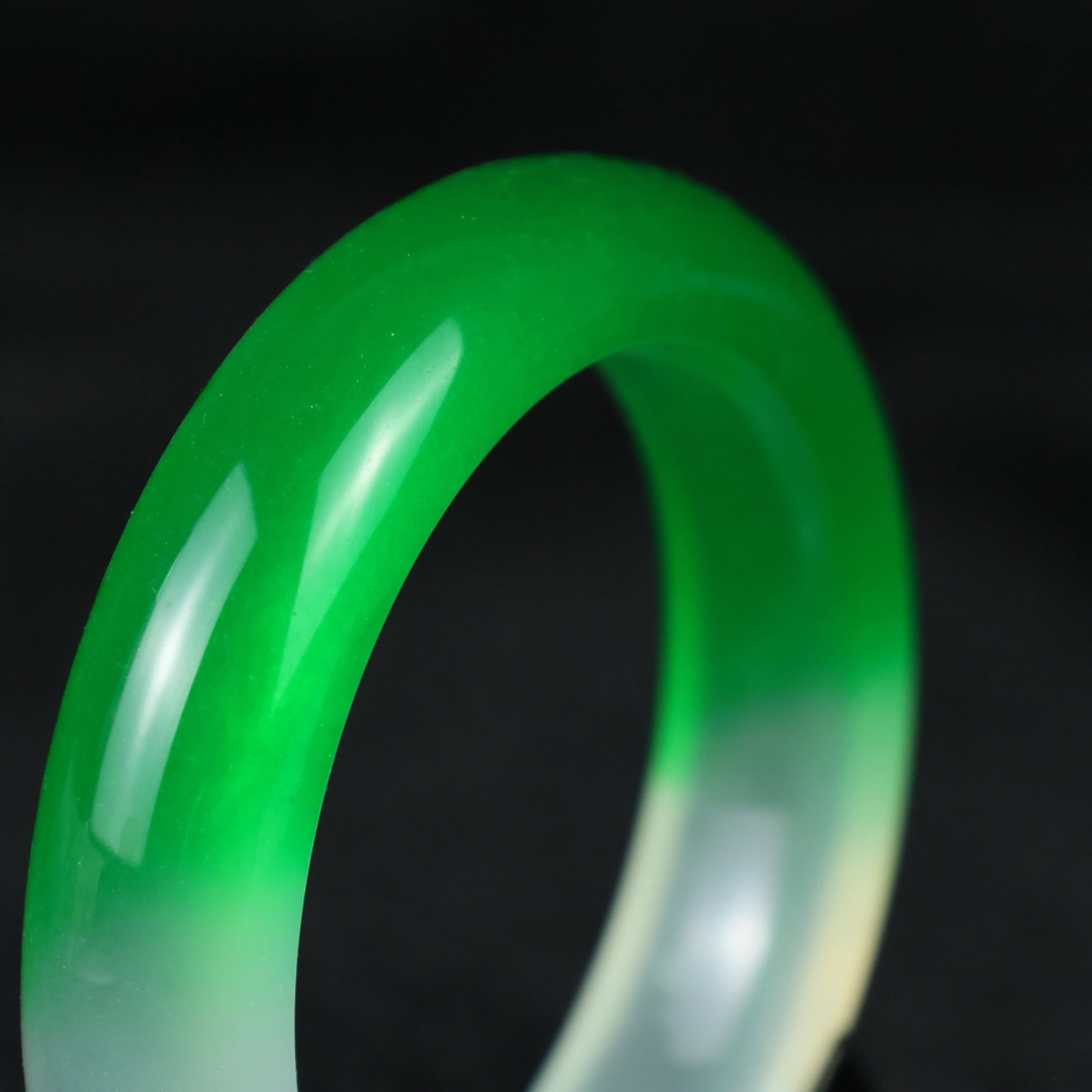 An Exquisite Jadeite Bracelets - 3