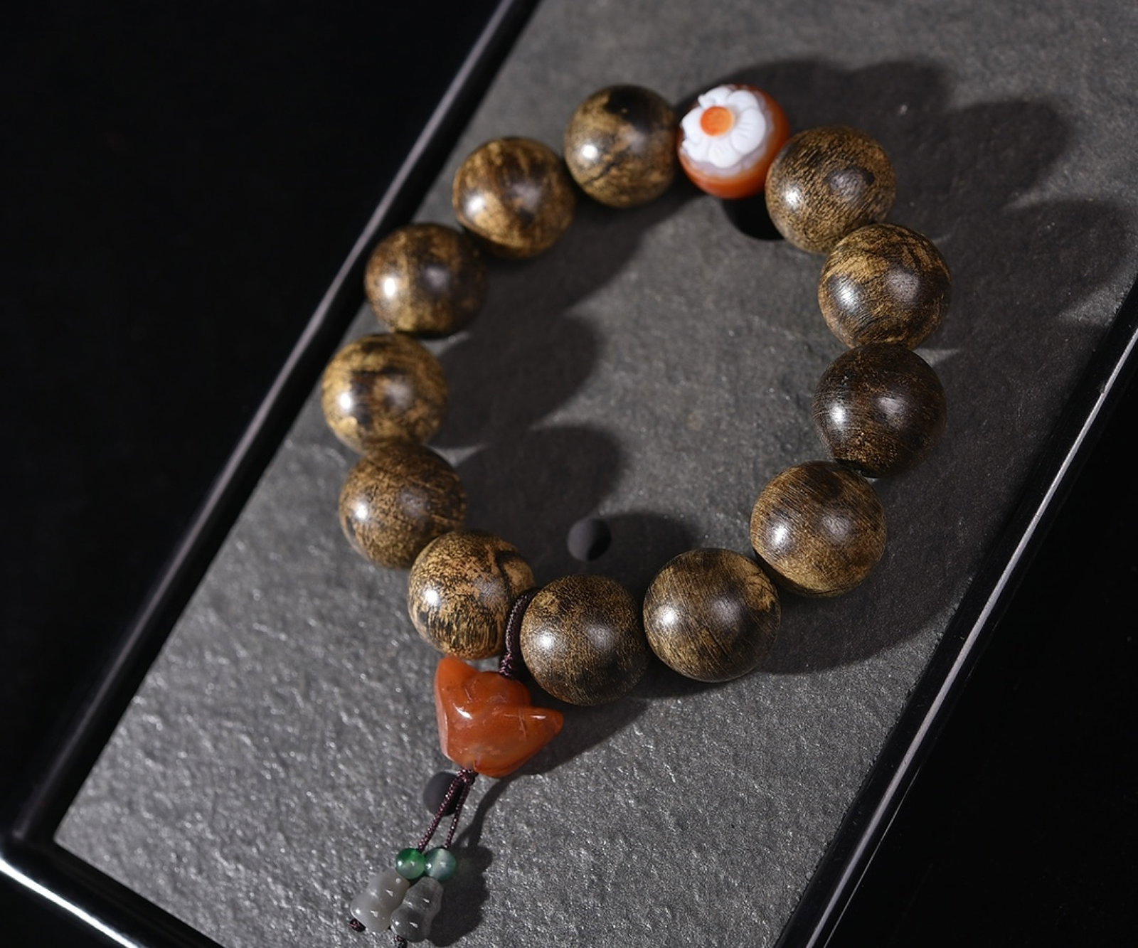 An Exquisite Eaglewood Bracelets,With Agate - 2