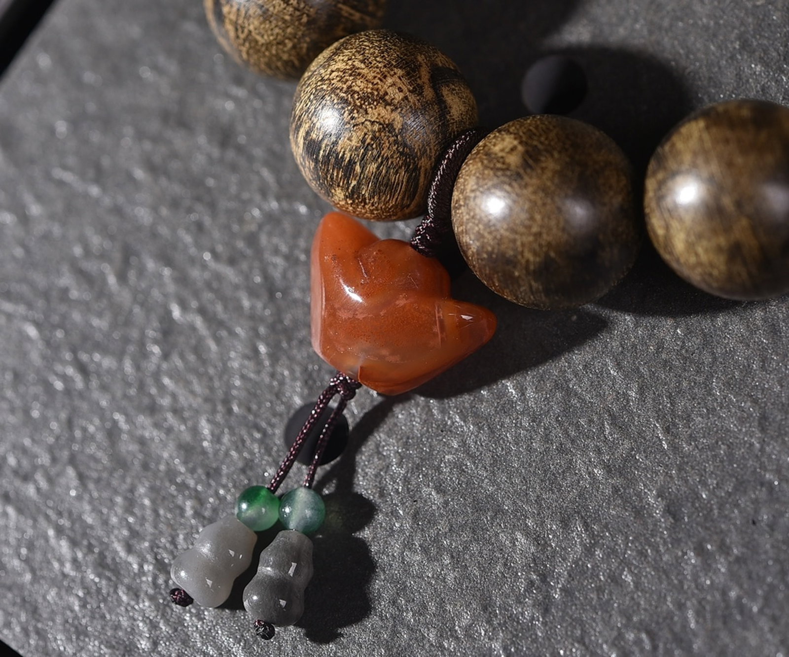 An Exquisite Eaglewood Bracelets,With Agate - 4