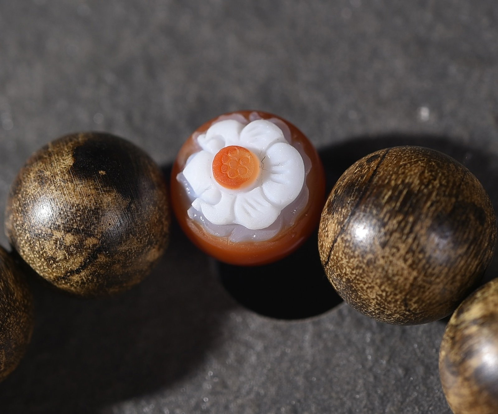 An Exquisite Eaglewood Bracelets,With Agate - 5