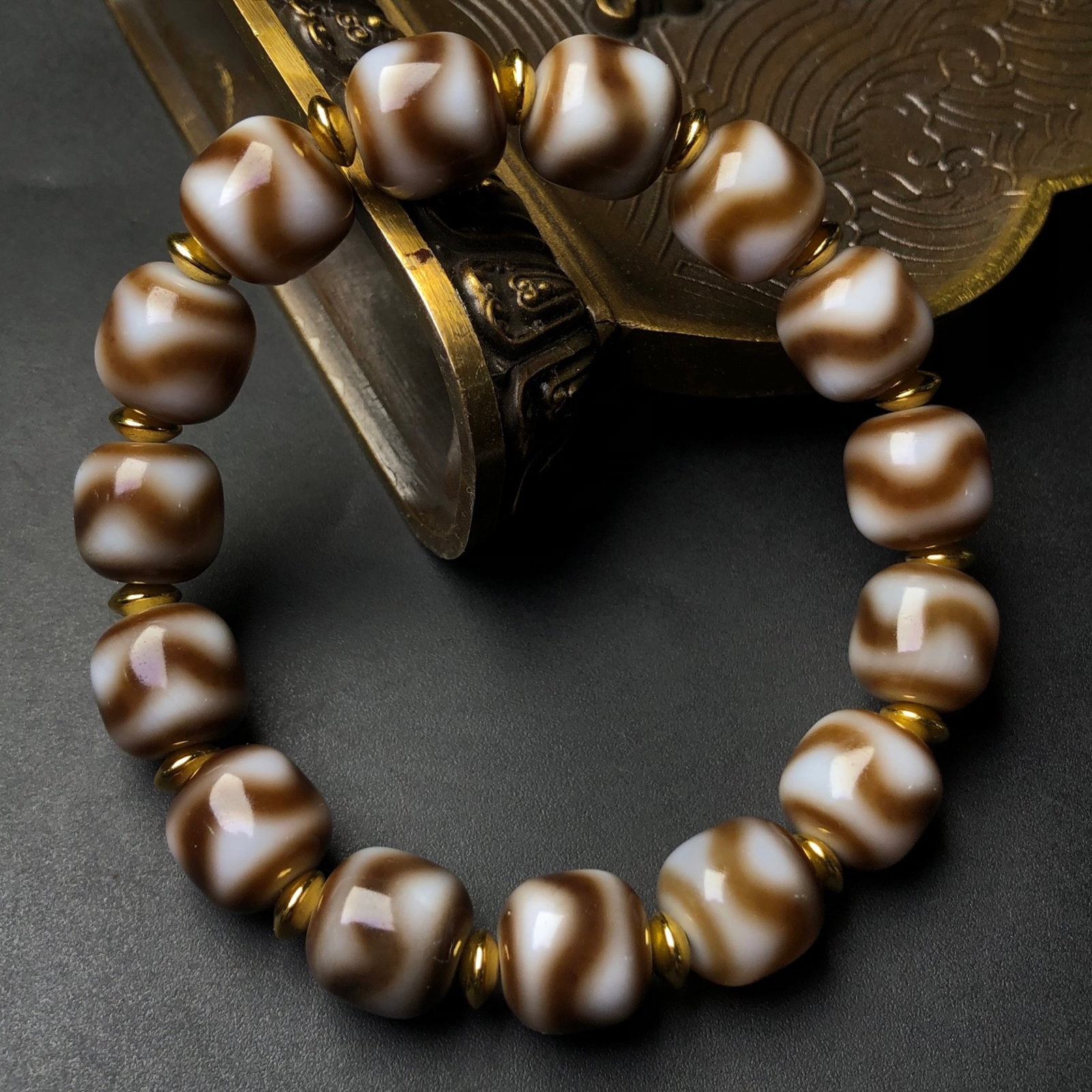 An Exquisite Dzi Bead Bracelets - 3